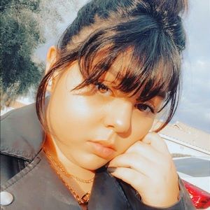 Meet your Posher, Caroline